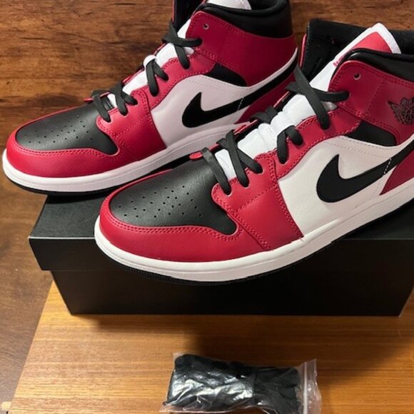 Nike Air Jordan 1 Mid 554724-069  NWT main image 5